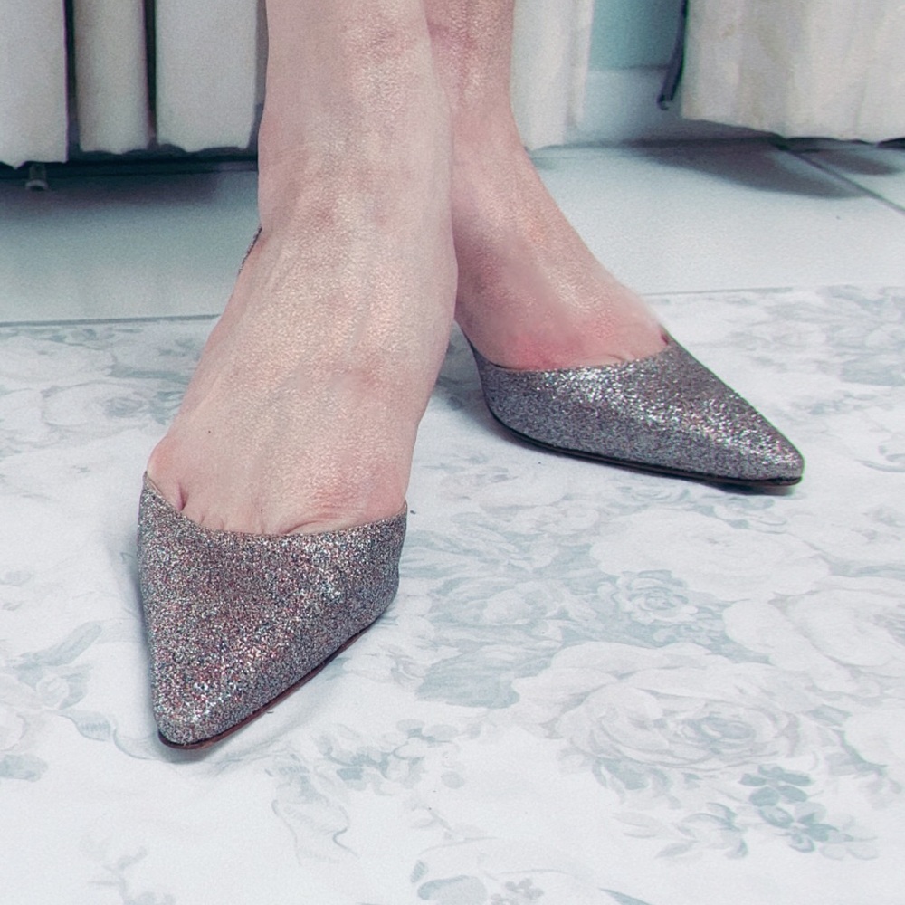 GREAT BUY ‼️HUGE DISCOUNT❗️New Authentic Manolo Blanhnik glitter heel slingback.
